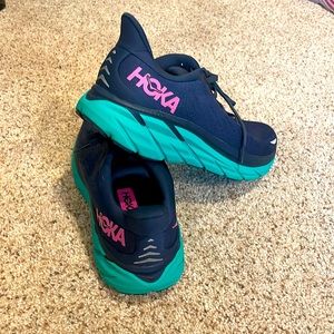 Hoka Clifton 8, size 9 medium